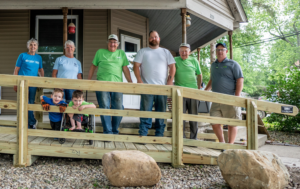 Wright ramp family and volunteers